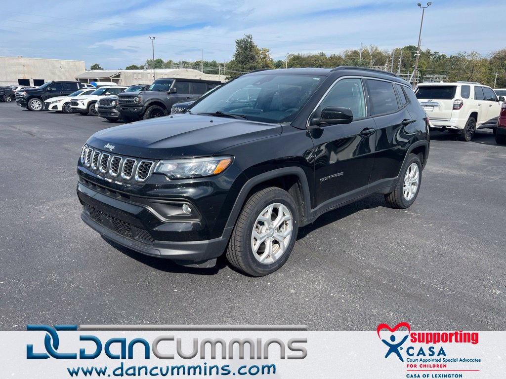 Used 2024 Jeep Compass Latitude AWD/4WD image 1