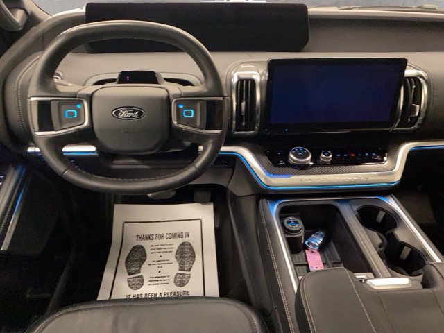 Used 2026 Ford Expedition Platinum w/ Stealth Appearance Package AWD/4WD image 2