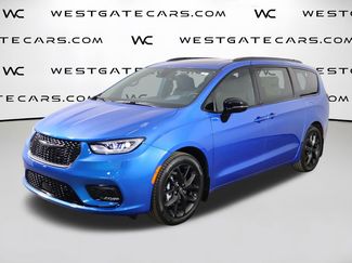 New 2026 Chrysler Pacifica Limited w/ Uconnect Theater Family Group 360° Tour