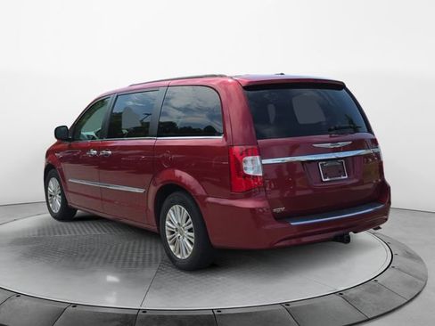 Used 2012 Chrysler Town & Country Touring-L w/ Premium Group FWD image 3