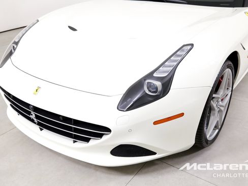 Used 2017 Ferrari California T image 31