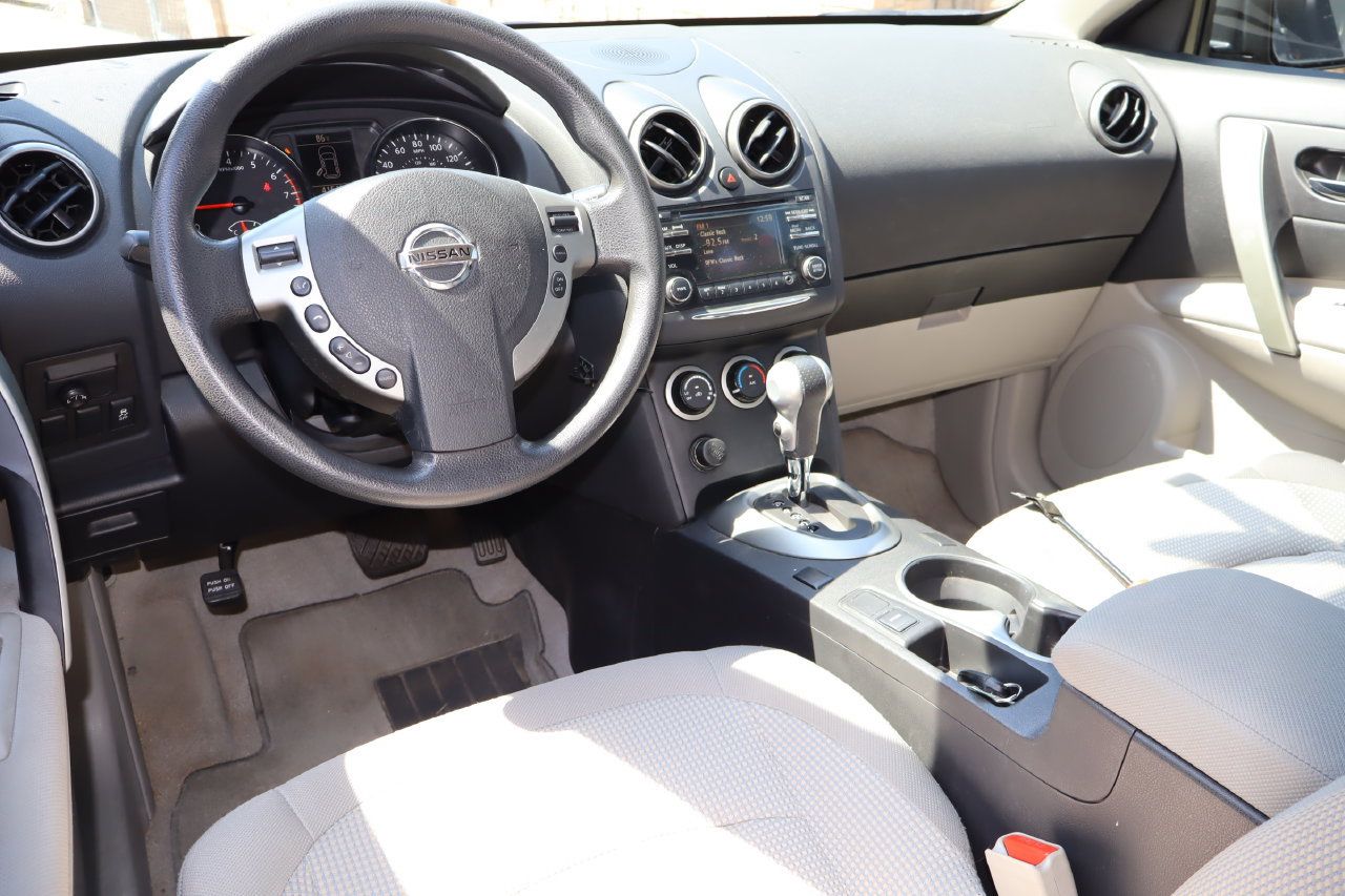 Used 2013 Nissan Rogue SV FWD image 4
