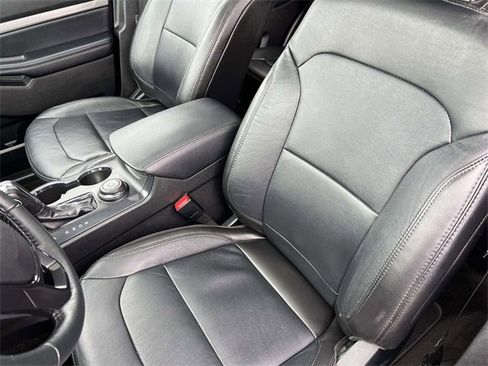 Certified 2018 Ford Explorer XLT w/ Equipment Group 202A image 22