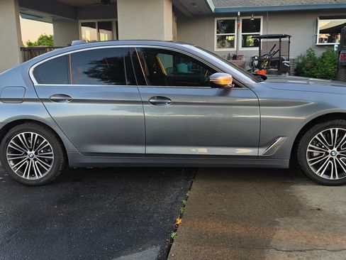 Used 2020 BMW 530e w/ Convenience Package RWD image 2