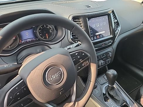 Used 2022 Jeep Cherokee Limited AWD/4WD image 8