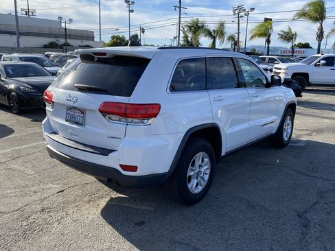 Used 2017 Jeep Grand Cherokee Laredo image 5