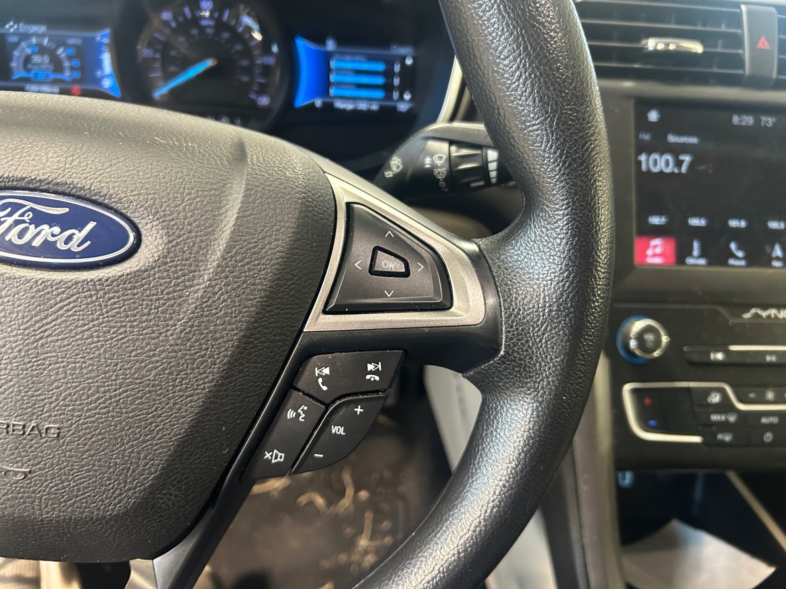 Used 2019 Ford Fusion SE FWD image 16