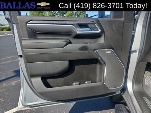 Certified 2025 Chevrolet Silverado 2500 LTZ w/ LTZ Convenience Package AWD/4WD image 10