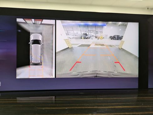 Used 2025 Cadillac Escalade Premium Luxury image 12