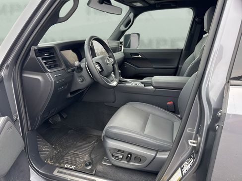 Used 2024 Lexus GX 550 550 Luxury w/ Cold Area Package image 9