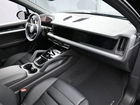New 2026 Porsche Cayenne Base image 31