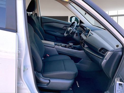 Used 2025 Nissan Rogue S image 7