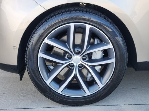 Used 2024 Land Rover Range Rover Long Wheelbase SE image 11