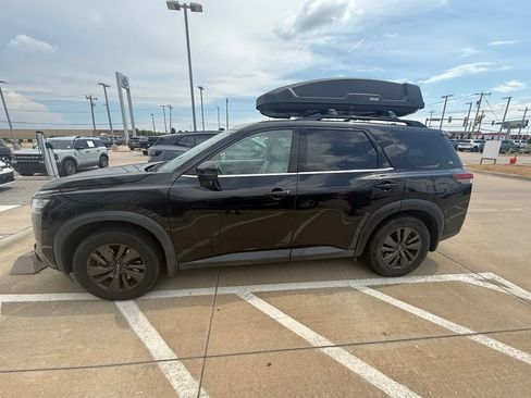 Used 2022 Nissan Pathfinder SV w/ SV Premium Package AWD/4WD image 2