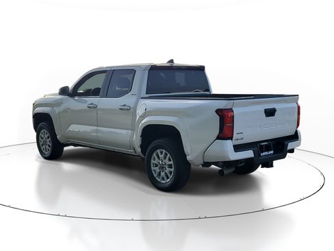 Certified 2024 Toyota Tacoma SR5 AWD/4WD image 5