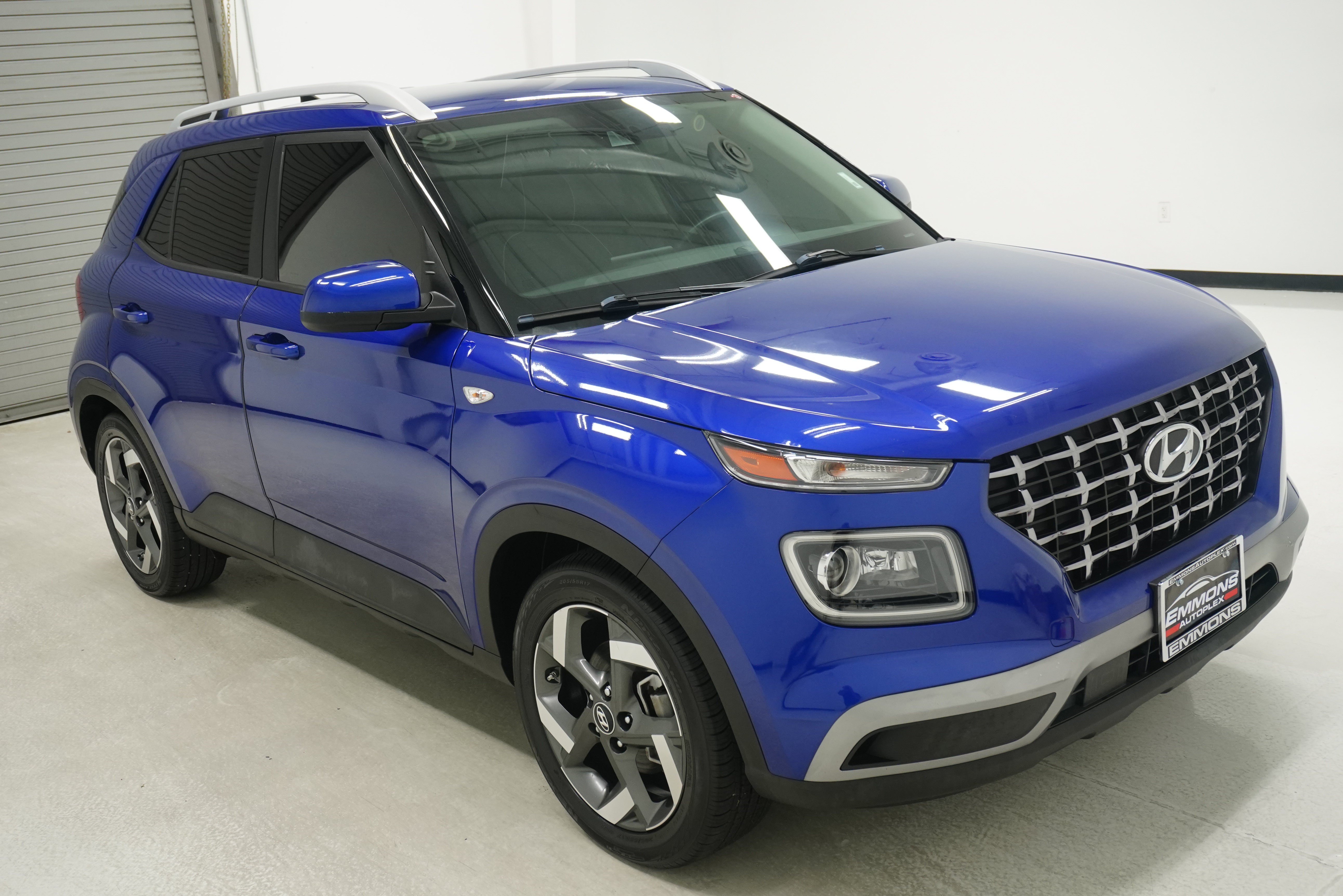 Used 2022 Hyundai Venue Limited FWD image 3