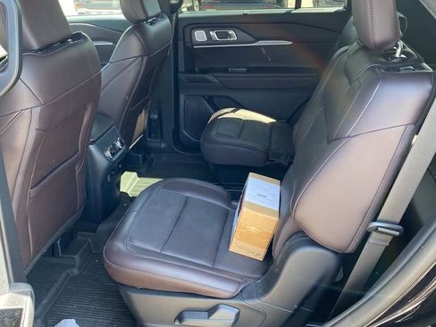 Used 2025 Ford Explorer Platinum image 11