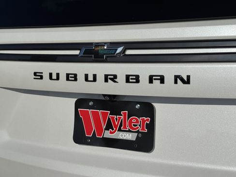 Used 2022 Chevrolet Suburban Z71 image 46