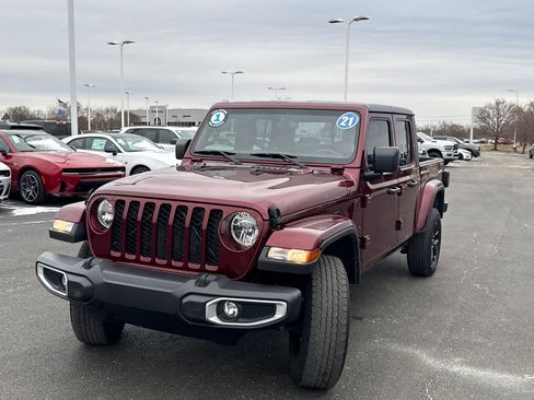 Used 2021 Jeep Gladiator Sport image 7