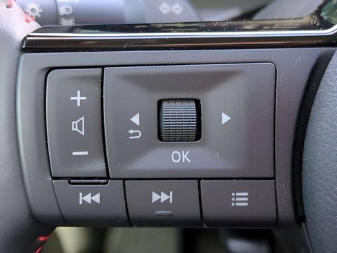 Certified 2026 Nissan Kicks SR FWD image 23