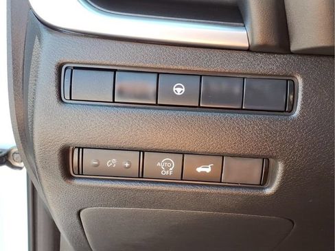Used 2024 Nissan Rogue SV AWD/4WD image 15