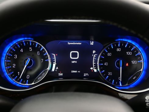 Used 2024 Chrysler Pacifica Limited image 25