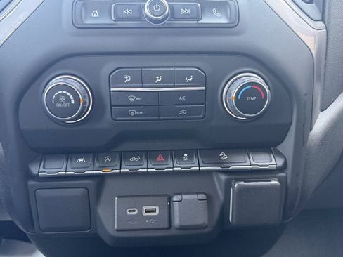 Used 2022 Chevrolet Silverado 1500 Custom Trail Boss image 28