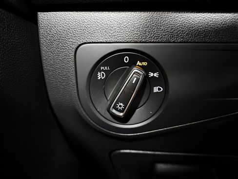 Used 2020 Volkswagen Tiguan SE R-Line image 34