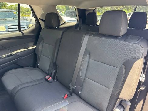 Used 2021 Chevrolet Traverse LS FWD image 11