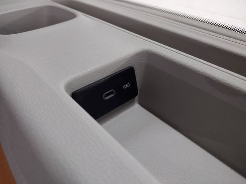 New 2025 Volkswagen ID. Buzz 1st Edition image 20