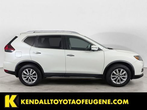 Used 2018 Nissan Rogue SV w/ Premium Package AWD/4WD image 6