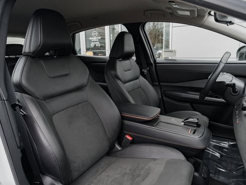 Used 2024 Nissan Ariya AWD image 24