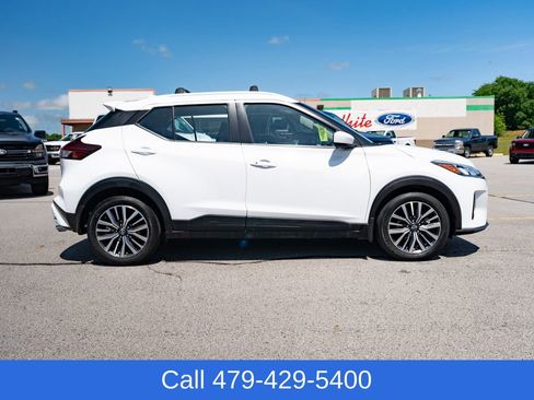 Used 2023 Nissan Kicks SV w/ Interior Electronics Package FWD image 7