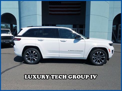 Used 2023 Jeep Grand Cherokee Overland w/ Luxury Tech Group IV AWD/4WD image 1