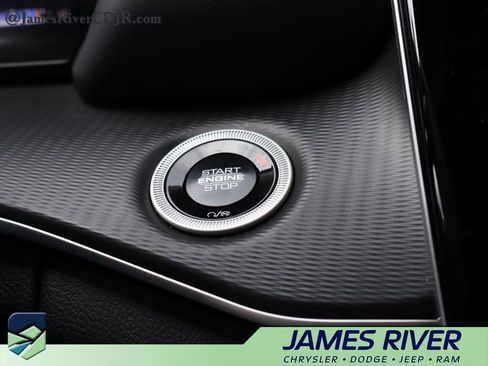 Used 2025 Jeep Grand Cherokee Altitude AWD/4WD image 32