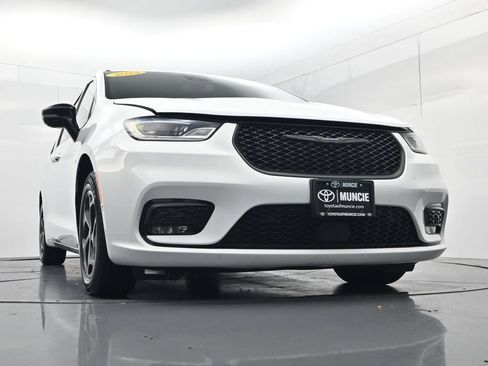 Used 2024 Chrysler Pacifica Limited FWD image 42