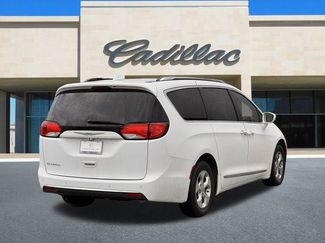 Used 2017 Chrysler Pacifica Touring-L Plus video 3