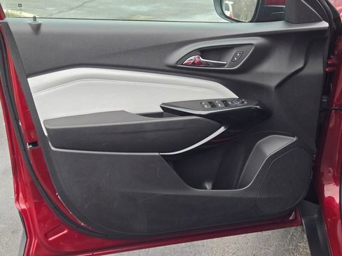 Certified 2025 Chevrolet Trax LT image 18
