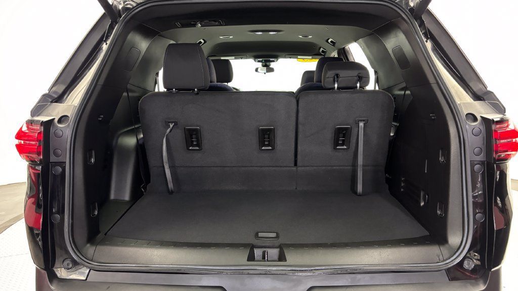 Used 2023 Chevrolet Traverse LT w/ LPO, Floor Liner Package AWD/4WD image 39