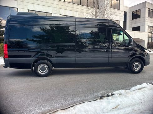 Used 2019 Mercedes-Benz Sprinter 2500 w/ Acoustic Package image 9