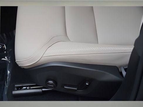 New 2026 Volvo XC90 B5 Plus w/ Protection Package Premier AWD/4WD image 34