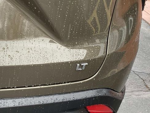 Used 2024 Chevrolet Trax LT w/ Sunroof Package image 5