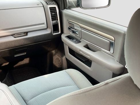 Used 2019 RAM 1500 Classic SLT AWD/4WD image 24