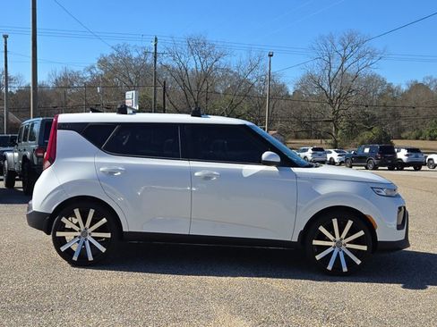 Used 2022 Kia Soul LX w/ Technology Package image 5