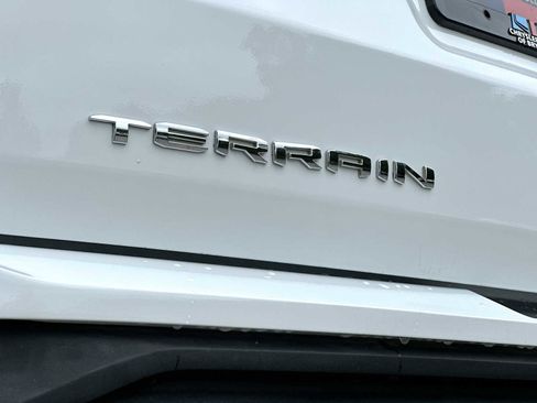 Used 2024 GMC Terrain SLT AWD/4WD image 15