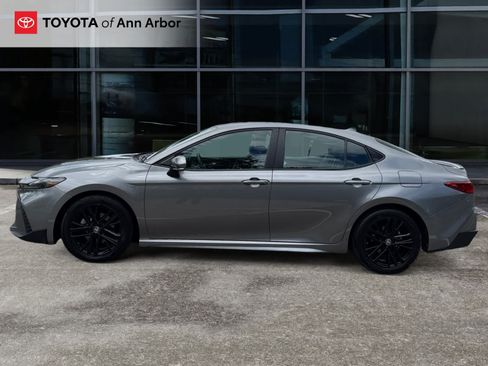 Used 2025 Toyota Camry SE FWD image 8
