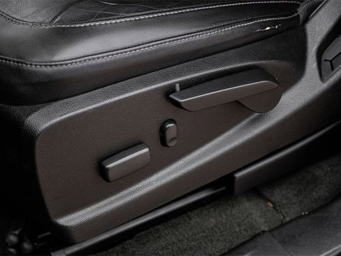 Used 2016 GMC Canyon SLT image 32