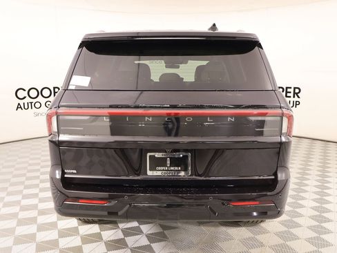 New 2026 Lincoln Navigator Premiere AWD/4WD image 22