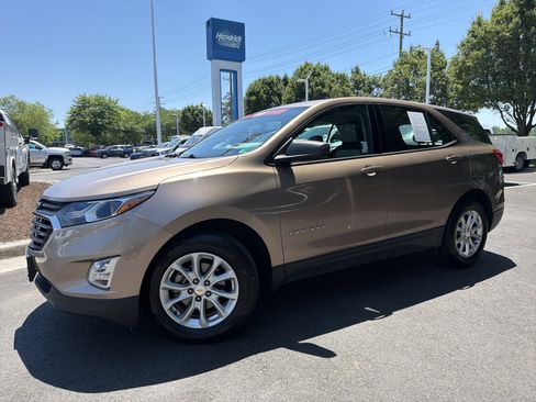 Used 2018 Chevrolet Equinox LS AWD/4WD image 5