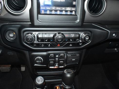 Used 2022 Jeep Gladiator Sport AWD/4WD image 19